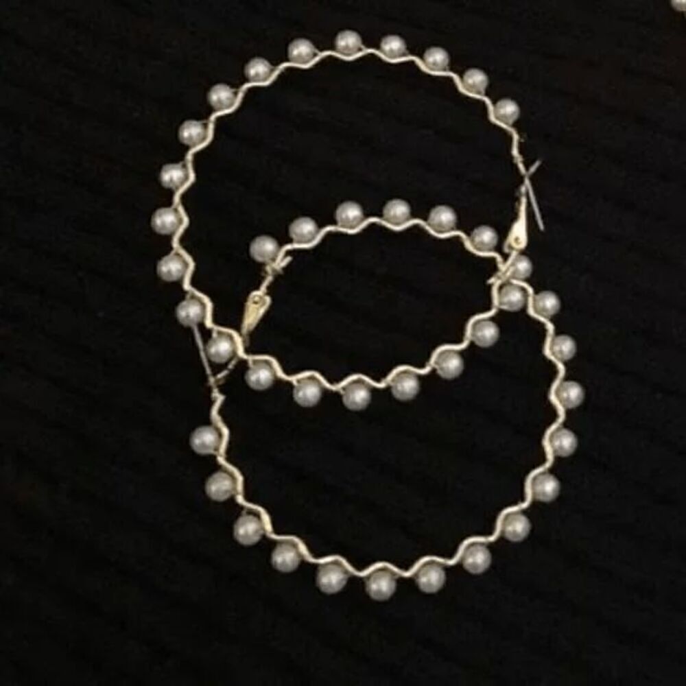 Fashionable Pearl Hoop Earrings - Picture 2 of 2